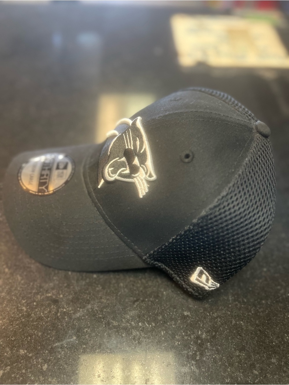 New Era Black & White Panthers 39THIRTY Fitted Trucker Cap - Picture 4 of 5